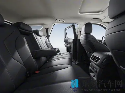 又一国产硬派SUV，最小离地间隙224mm，升级智驾座舱，2498万起-1