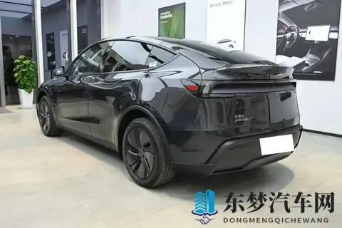 纯电续航821km，支持L2级辅驾，Model Y上新长续航后轮驱动版！-1