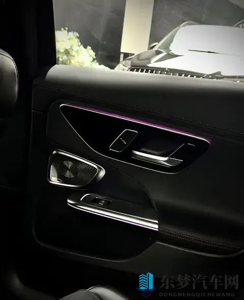 降价没换发动机，AMG C43慌了？性能车市场真变天了-1