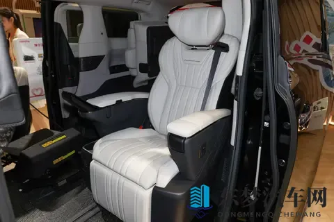 官方参考价140万元_预计明年5月发售 丰田埃尔法福祉版实车现身-2