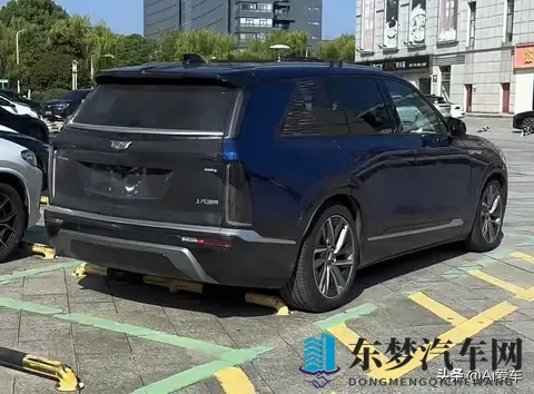 凯迪拉克VISTIQ现身！ 大尺寸6座设计-3