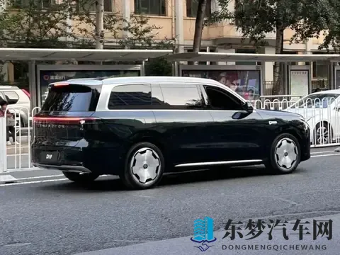 零跑造了台库里南，全尺寸SUV，3秒破百+双腔空悬，2026年上市