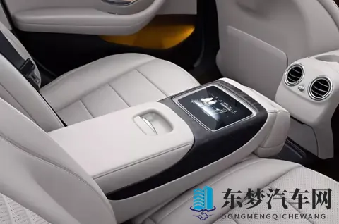 2026款奔驰长轴距E级上市，新增经典版仅售4299万，剑指宝马5系-3