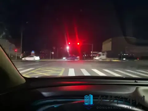 等绿灯有必要挂N挡吗？吃过亏的司机都这样做，安全又不伤车！-2