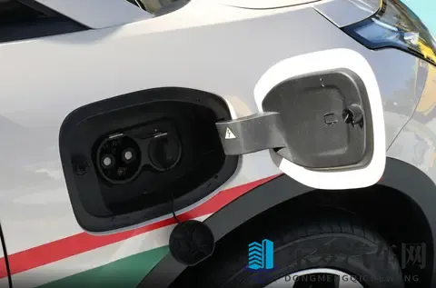 情趣店被粗暴玩弄到喷水：情趣用品店遭恶意破坏，喷泉设施受损严重-2