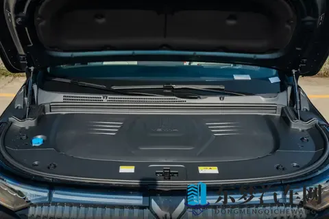 华为乾崑+鸿蒙座舱，试驾26款岚图梦想家，全能MPV实至名归