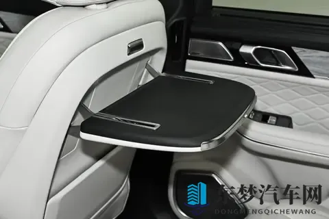 买家庭用车别着急,先看看这款,空间大,配置实用,价格实惠-2