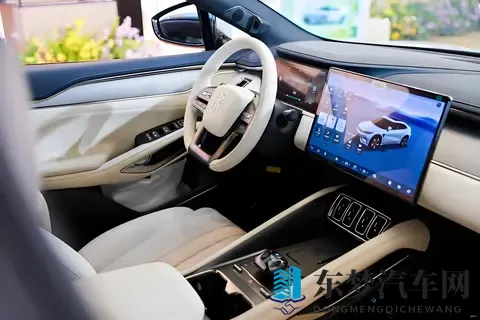 男人和女人在一起肌肌对肌肌：汽车内饰打造浪漫温馨空间，提升驾驶体验