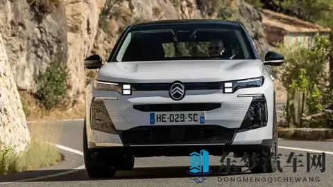 采用全新设计理念,全新雪铁龙C5 Aircross实车图曝光-1