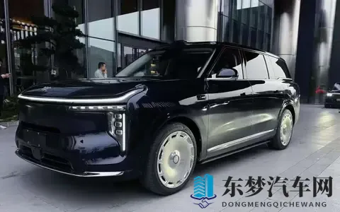 智己LS9实车现身街头，配空气悬架+灵蜥数字底盘，尺寸大过问界M9