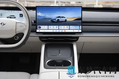 试驾东风奕派eπ007+既能扮酷又能顾家，不愧是智美超能轿跑-3