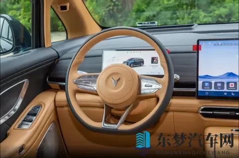 华为乾崑+鸿蒙座舱，试驾26款岚图梦想家，全能MPV实至名归-2