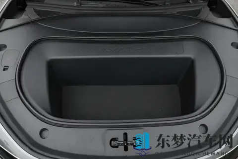 不止代步！阿维塔 12 皇家剧院版，把私人剧院搬进车里-1