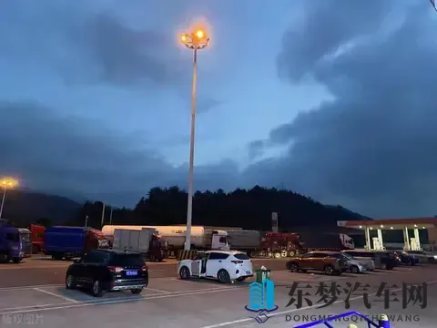 一个新手自述：开车1年半后，才知道晚上跑高速才是最安全的！-2