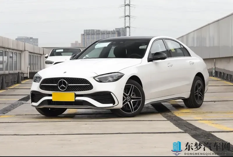 新款奔驰C上市，全系标配20T，将与3系比操作-1