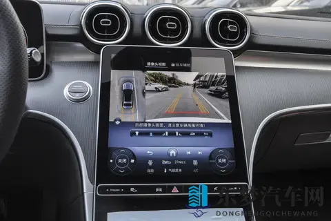 美女不穿衣服APP：智能时尚汽车：未来出行新体验-3