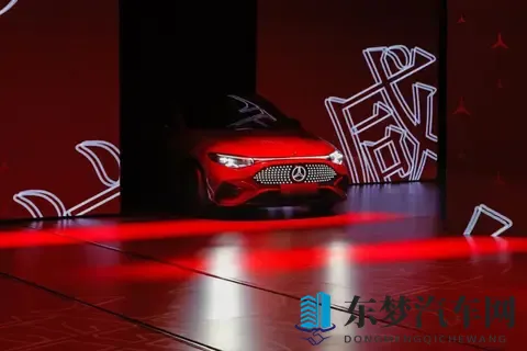 艳星juliaann熟妇厨房：艳影背后，熟妇厨艺展现，独特魅力一展无遗-1