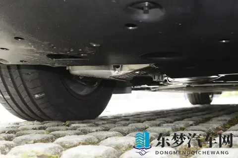 极氪009：明星同款MPV，39秒破百，续航702km，家用够不够？-3