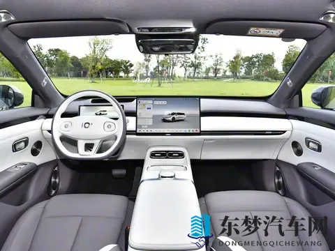 全新纯电中型轿跑亮相!预售不足12万起,还配无框车门+掀背尾门-3