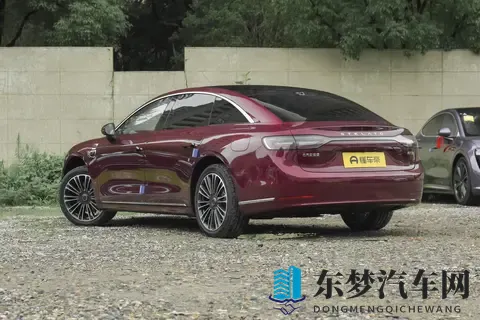 新款享界S9预订24小时突破5000台 预售价318万元起-3