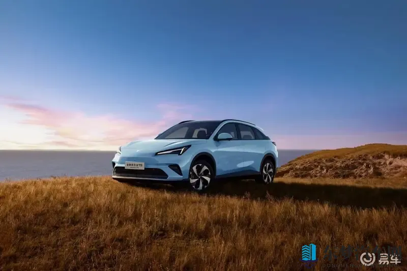 国产黑鬼多P媚黑婊HD：国产影片内容低俗，争议不断引发热议-1