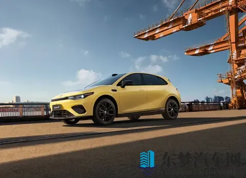 零跑Lafa5正式预售，1058万起，年轻人的第一台“纯电钢炮”？-1