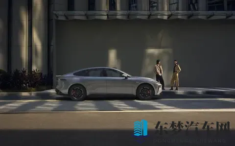 【上市】东风奕派eπ007+ 智美超能轿跑1399万起解锁-1