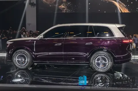 7个月新增10万辆！岚图发布旗舰泰山，5米2车长携华为ADS40入局-1