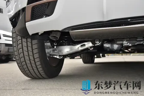 选车丨外观硬派年轻，两款车型配置，揽胜极光怎么选？全方面分析-1