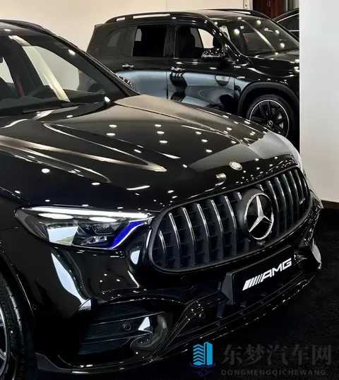2026款AMG C43 4MATIC上市:价格下探与配置调整背后的性能逻辑-1