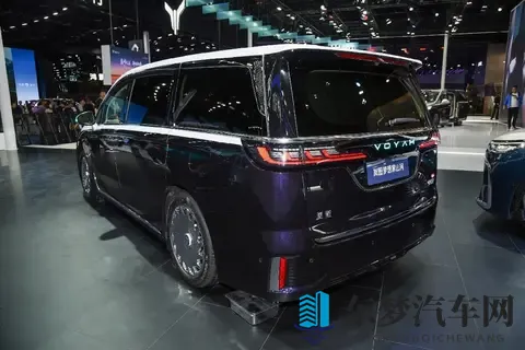 26款岚图梦想家乾崑系列，动力强劲、空间宽敞、配置丰富-2