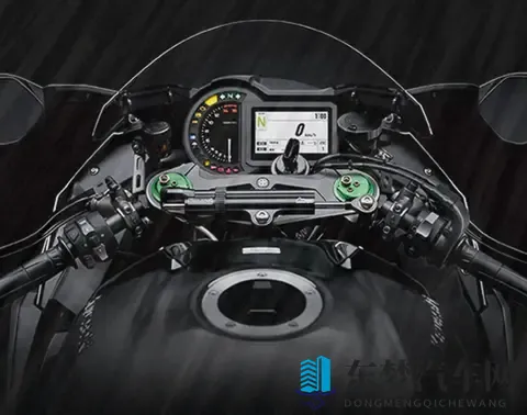 川崎H2 Carbon新款实测：机械增压猛兽上路，普通人根本骑不明白？-1