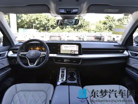 2026款大众揽巡售价2429万起，大尺寸车身依旧霸气，配20T四驱-3