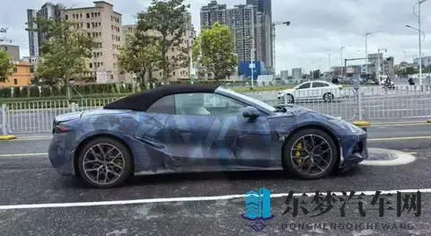 【E汽车】腾势Z敞篷版路试谍照曝光-2