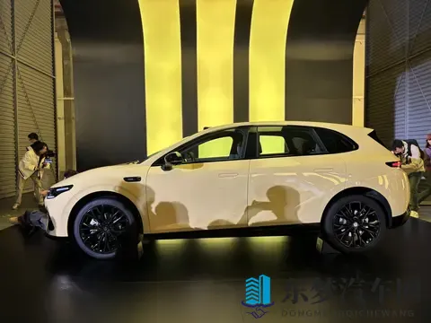 年轻人第一台电动小钢炮？零跑Lafa5预售1058万元起，零百6秒级-2