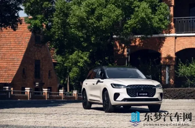 把极品白丝老师啪到蹆软：“极品白丝新车上市，外观内饰惊艳，动力安全双重保障！”-1