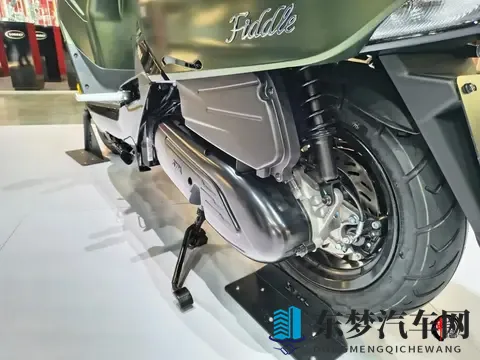 全LED灯组+双通道ABS，2026款三阳SYM Fiddle125复古踏板亮相米兰-1