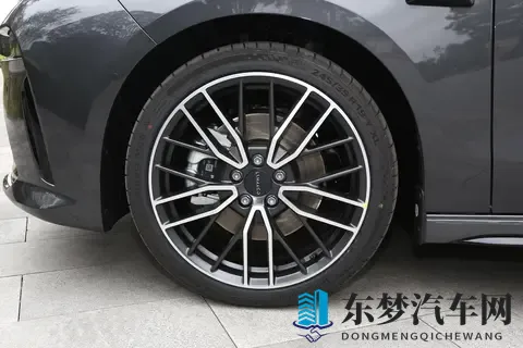 10万出头买20T+8AT，还能选装碳纤维尾翼，体验全新领克03-2