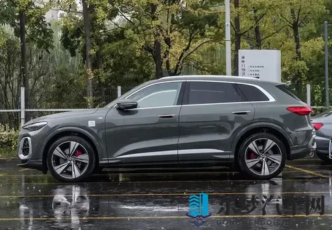 奥迪Q5L这次改得不得了，华为智驾和灯厂新把戏都来了-1