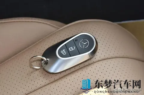 2026款奔驰E级上市即王炸！入门价低至4299万，宝马5系压力大了-1