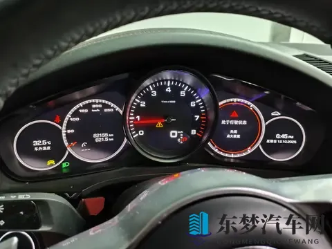 体育生自愿扒下给别人摸j：智能驾驶新体验：舒适升级，安全无忧