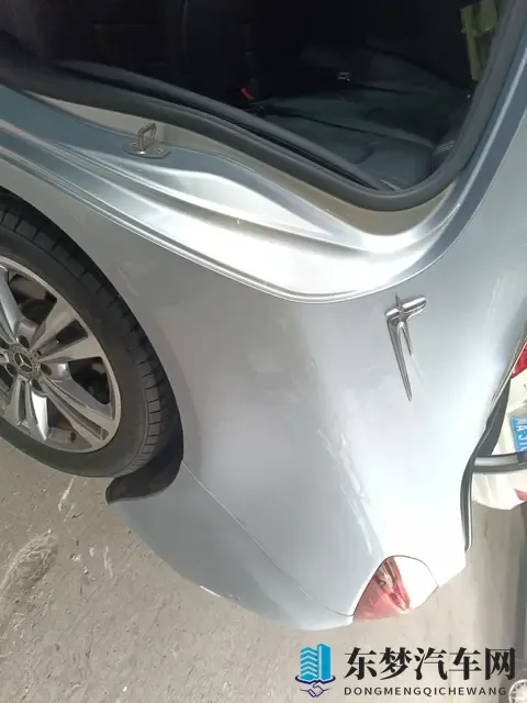 体育生互摸jiji秘 无短裤：概念车亮相：科技时尚新潮流，未来驾驶体验升级-2