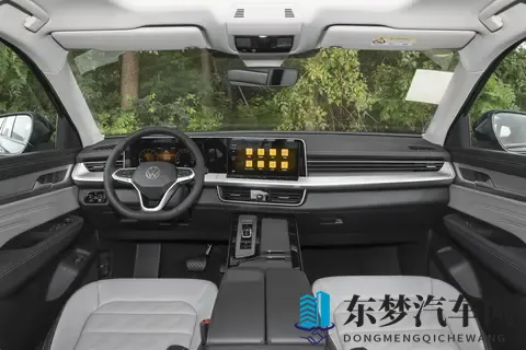 大菠萝福利网站：新能源汽车爆发，智能驾驶技术引领未来趋势