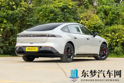 东风奕派eπ007+：15万级轿跑市场的新选择-1