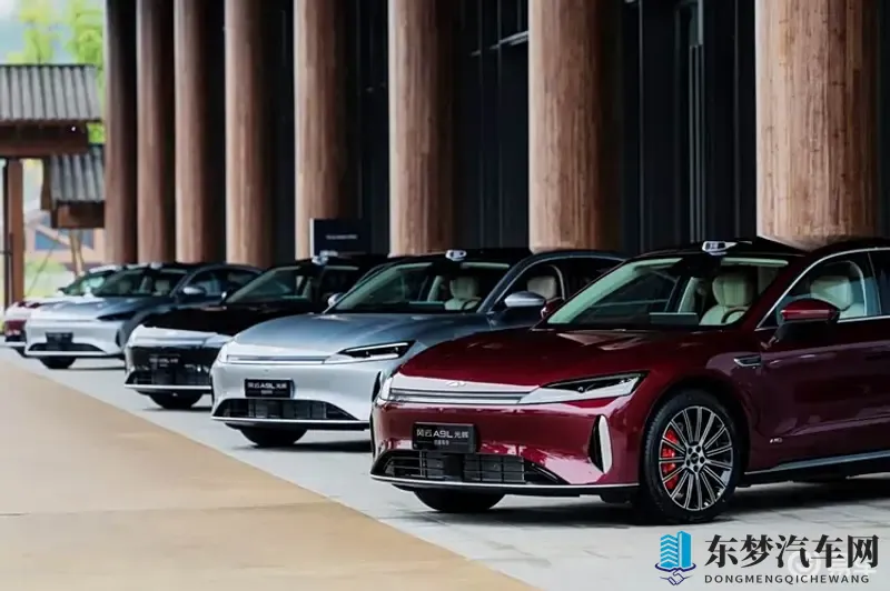 智驾豪华双进化，风云A9L光辉（四驱）各版本怎么选？