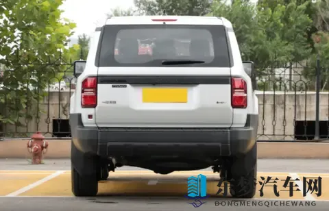 硬派越野的价值之选：福特烈马荒地版对比丰田普拉多的产品力分析-2