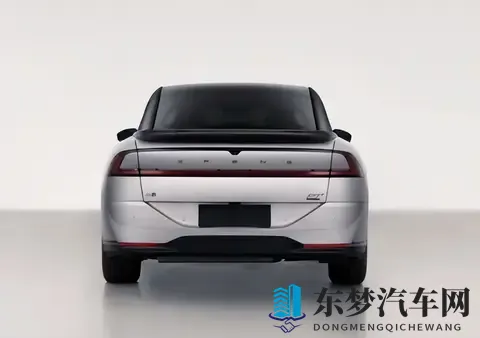 小鹏P7+增程版亮相！492度大电池加持，WLTC纯电续航325公里-3