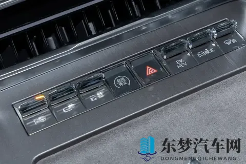 腾势N8L DM试驾：3198万元起售，能装下三代人欢乐的大六座SUV-2