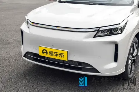 1198 万起，230km 超长续航，还能带四驱？三代蓝电E5 PLUS 值得一看-1
