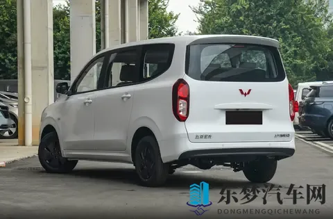 售价548万起，全新五菱宏光燃油版上市，外观内饰调整，动力升级-1
